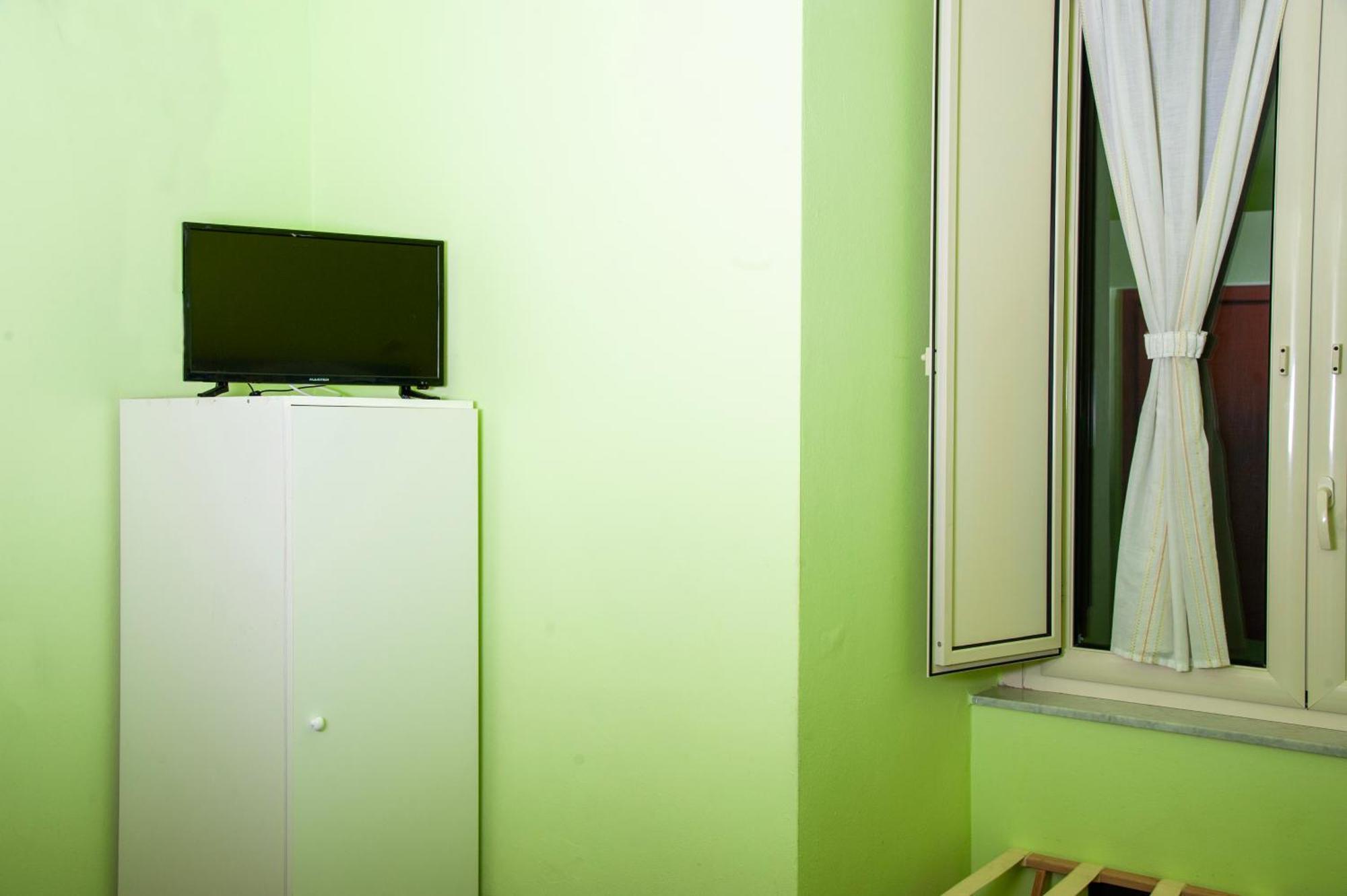 Palazzo Carafa Della Spina Room And Apartment Наполи Екстериор снимка