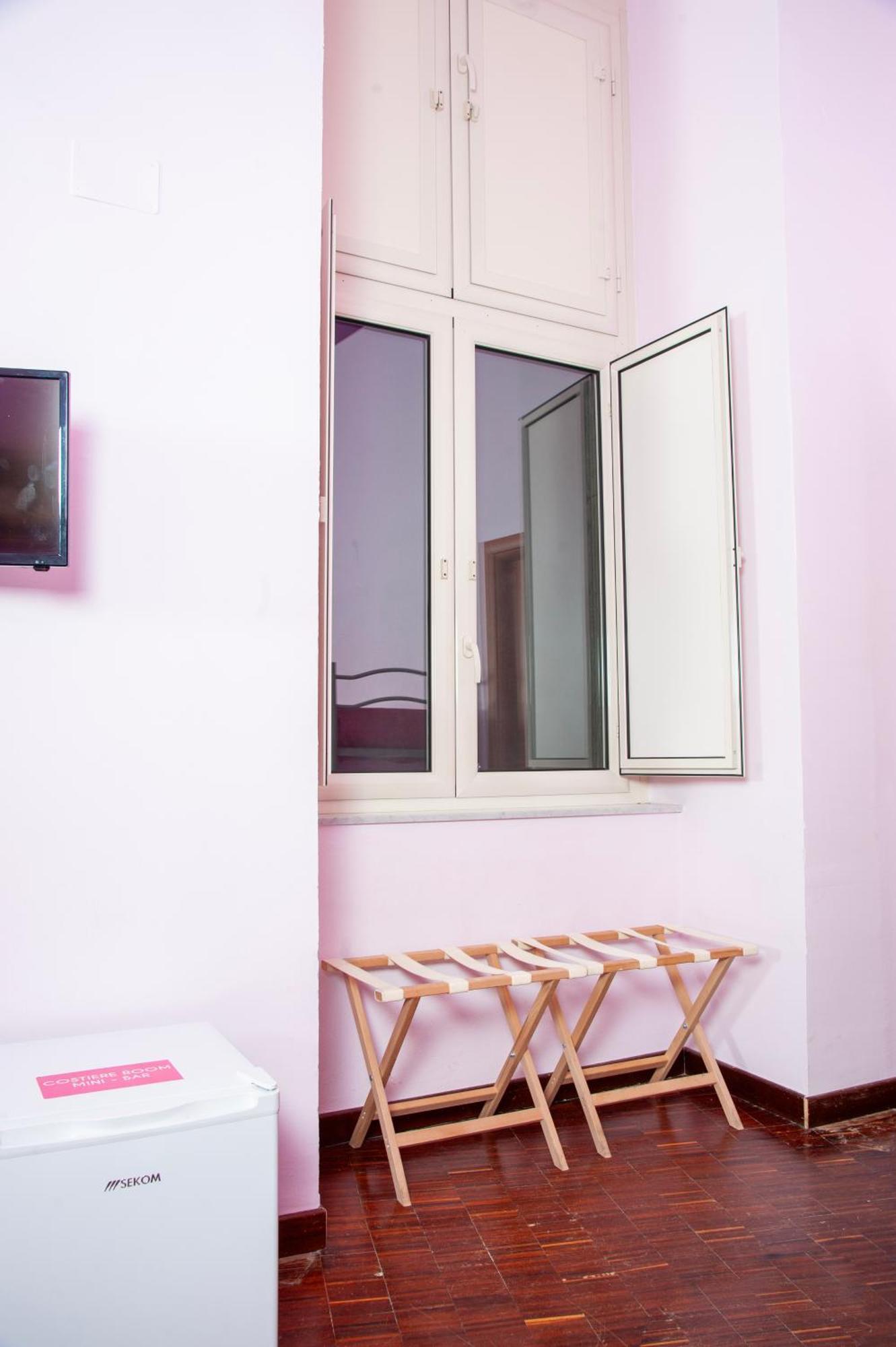 Palazzo Carafa Della Spina Room And Apartment Наполи Екстериор снимка