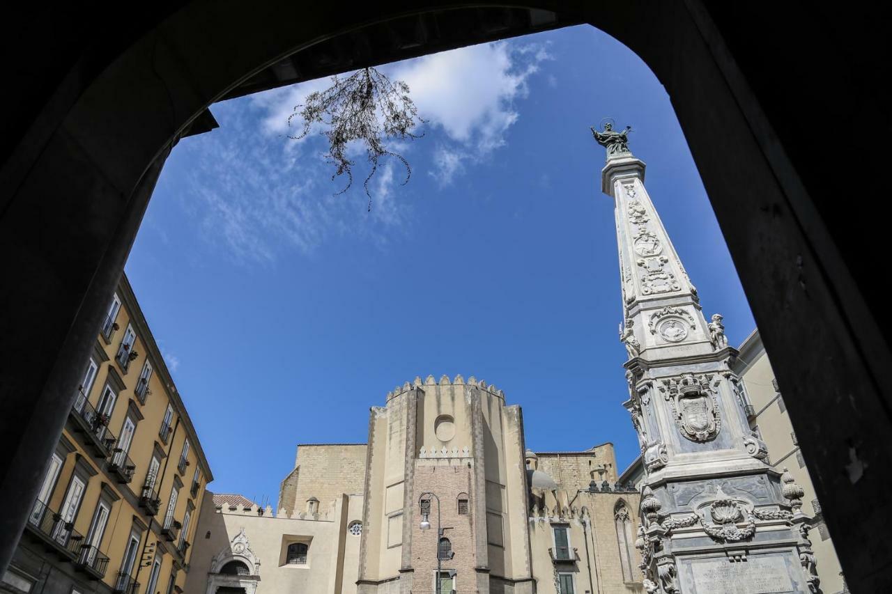 Palazzo Carafa Della Spina Room And Apartment Наполи Екстериор снимка