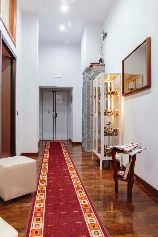 Palazzo Carafa Della Spina Room And Apartment Наполи Екстериор снимка