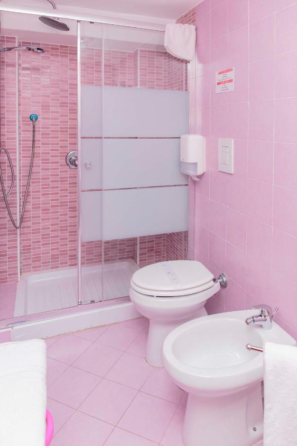 Palazzo Carafa Della Spina Room And Apartment Наполи Екстериор снимка
