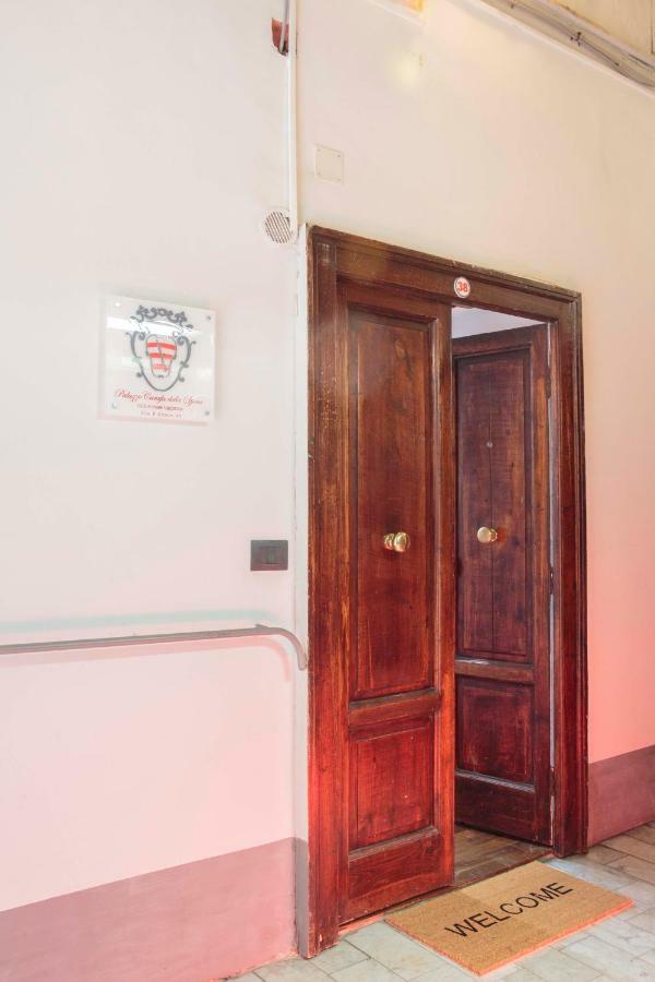 Palazzo Carafa Della Spina Room And Apartment Наполи Екстериор снимка